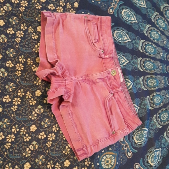 Size 5 cut off rip shorts By Aeropostale - Picture 4 of 13
